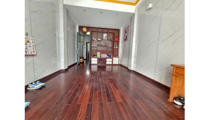 Siêu Phẩm 5 Tầng 72m2 6PN Chỉ 9 Tỷ Nhỉnh Vip Bình Thọ Dân Chủ Thủ Đức Đẹp Lung Linh